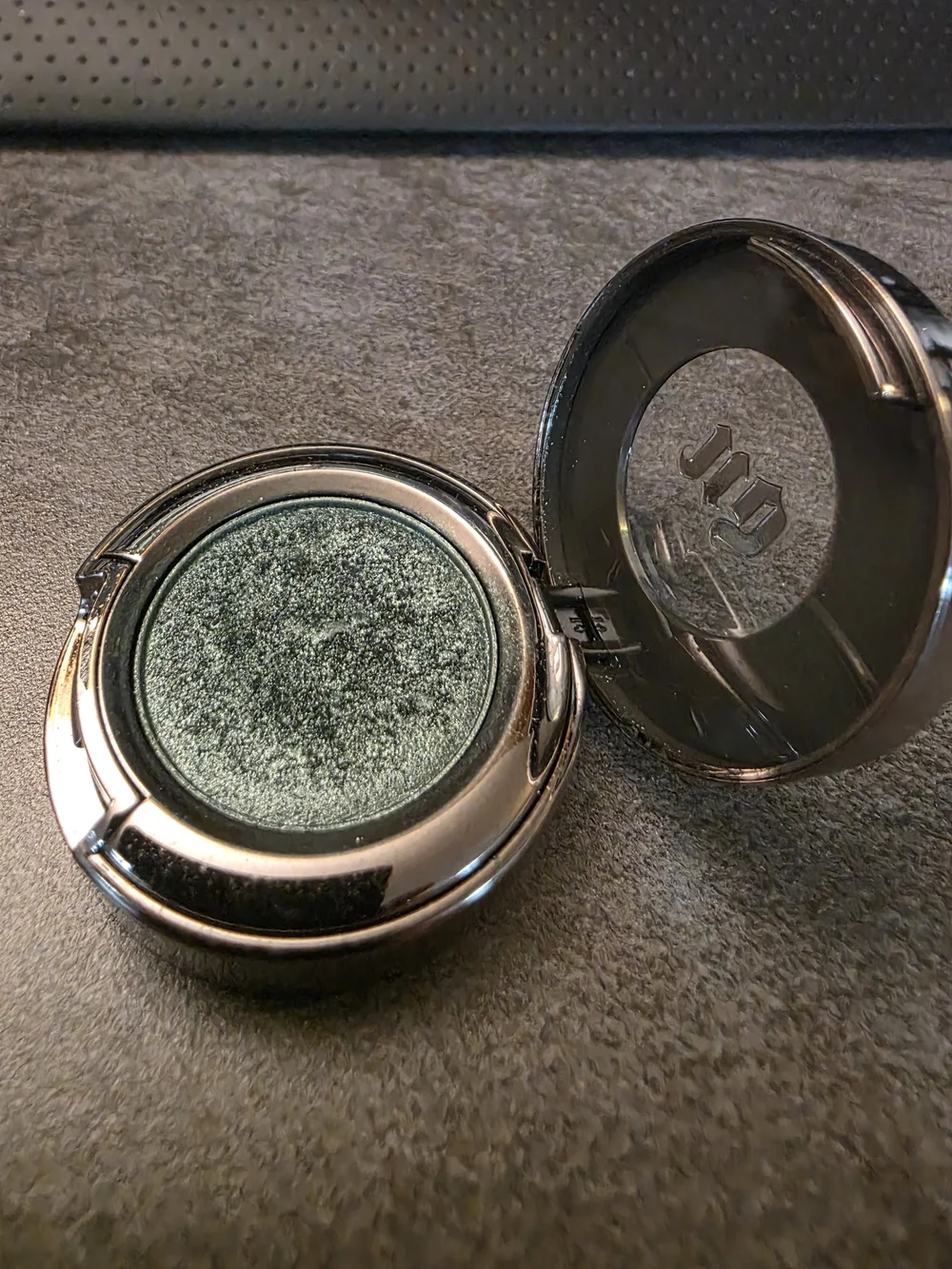 Urban Decay: C-NOTE Single Eyeshadow — Shimmery Medium-Dark Emerald Green